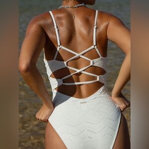 Berlook White geometric V neck tummy control  NWT